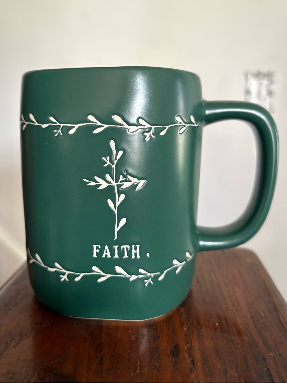 NWOT Rae Dunn Green Botanical Etched “Faith” Mug 20 Oz